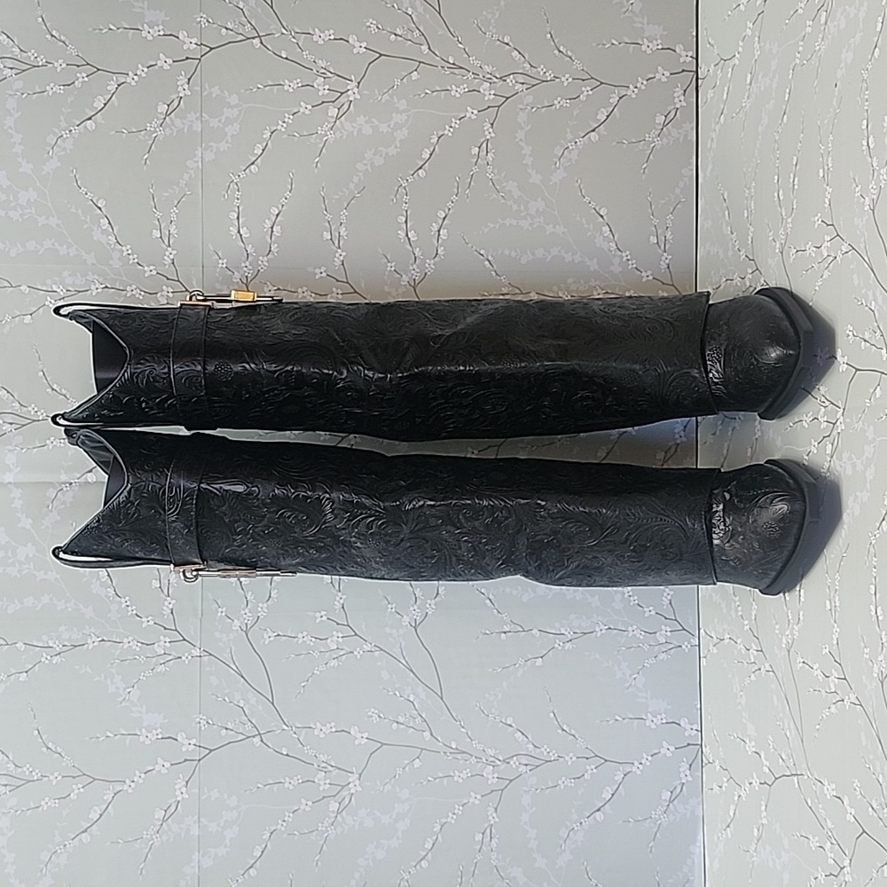 Black Boots - Picture 5 of 12